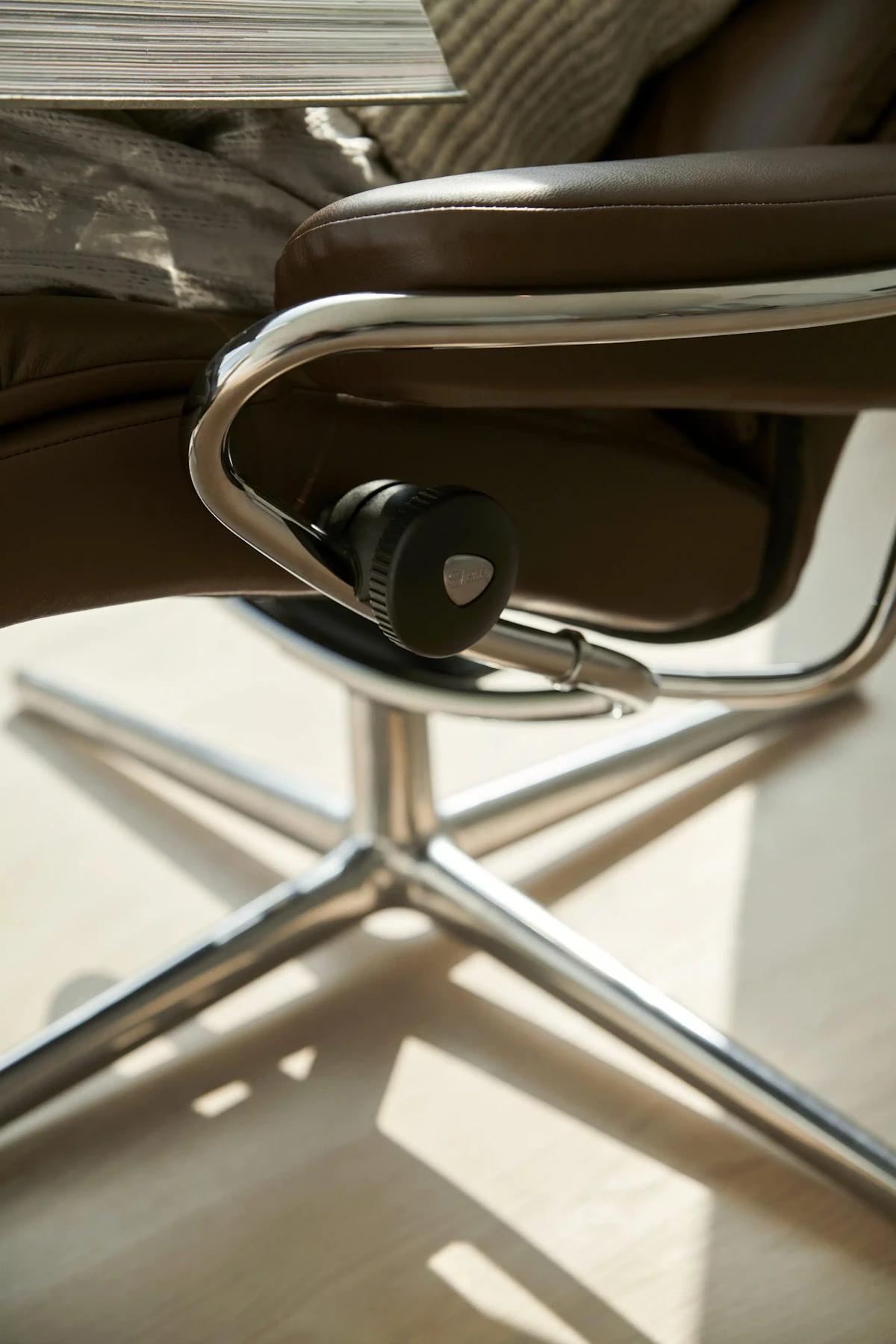 Fauteuil et Ottoman Tokyo de marque Stressless – Image 3